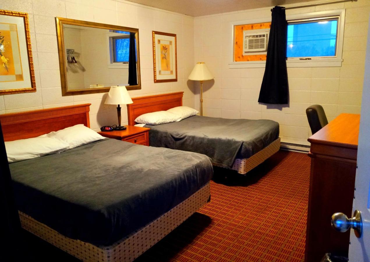 Chalet Inn Motel Dryden Exterior foto