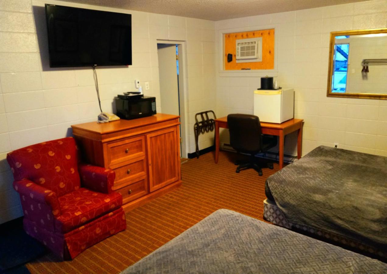 Chalet Inn Motel Dryden Exterior foto