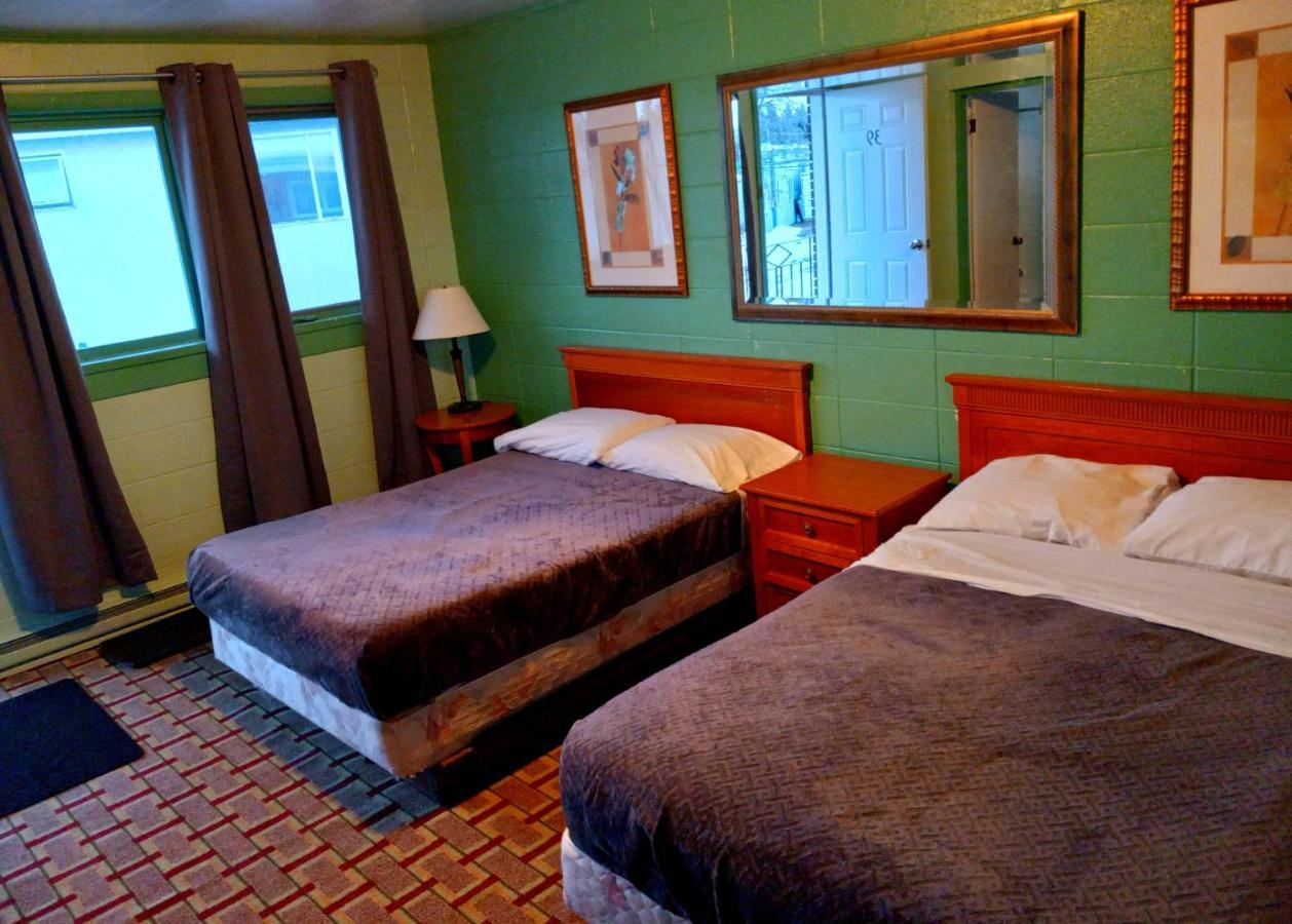 Chalet Inn Motel Dryden Exterior foto
